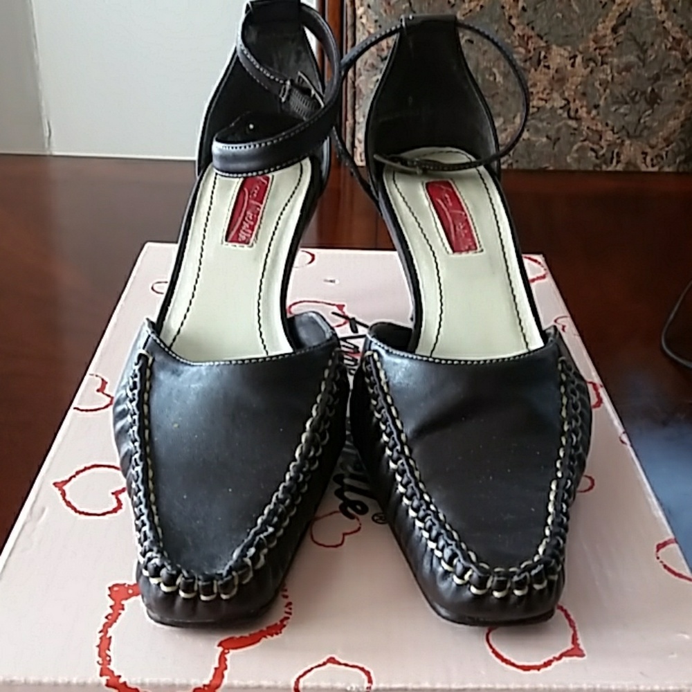 Anne Michelle Brown Heels